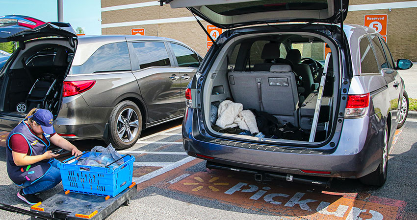 e-grocery curbside Walmart feature