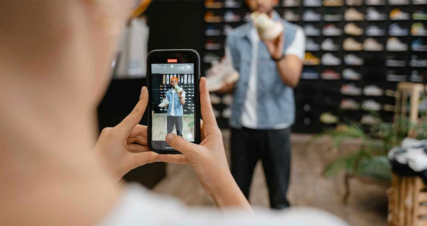 alt-commerce livestream shopping feature