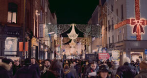 holiday retail sales street throngs feature