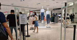 social distancing at Zara